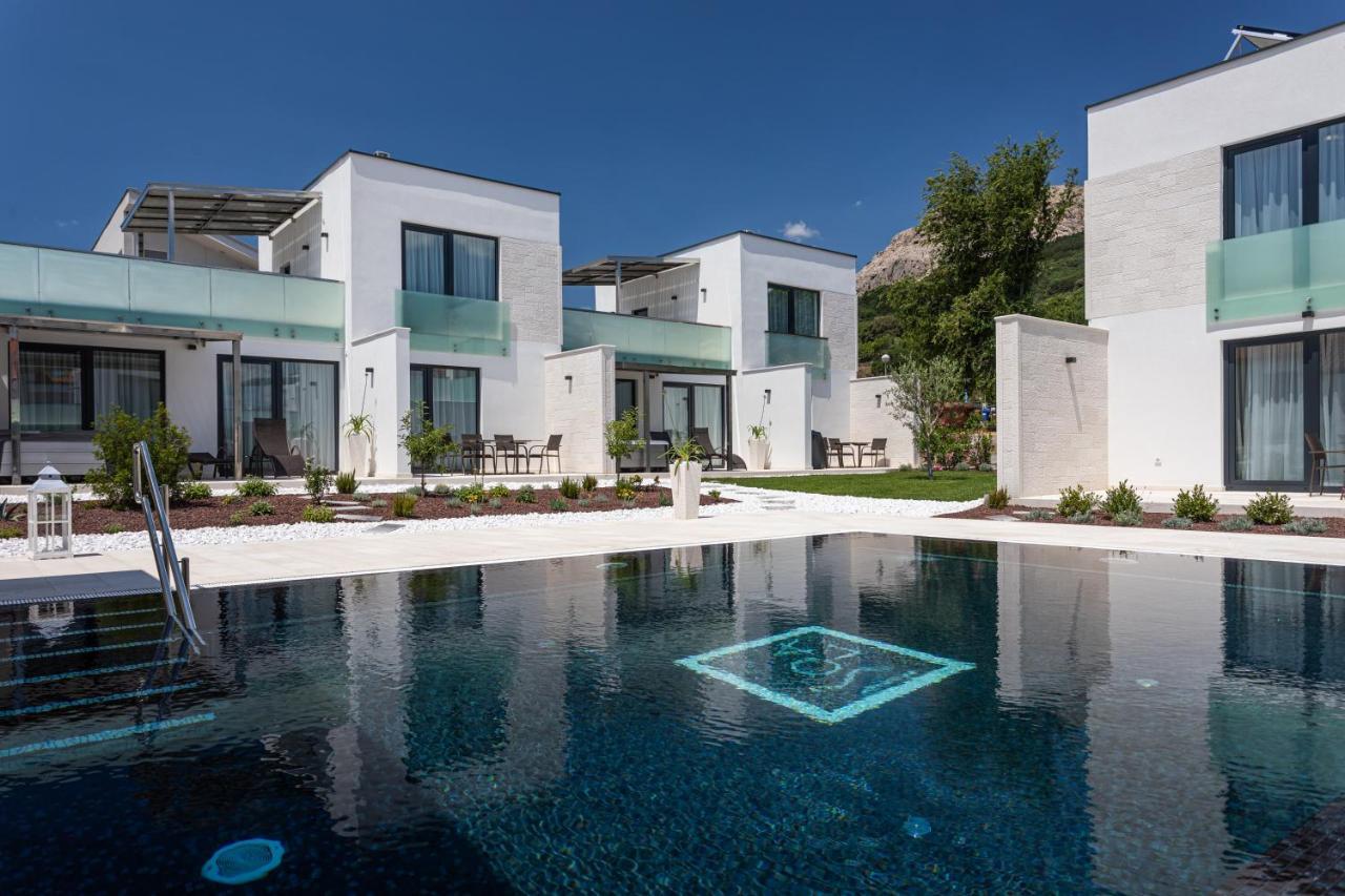 Hotel & Resort Isola Baska  Exterior photo