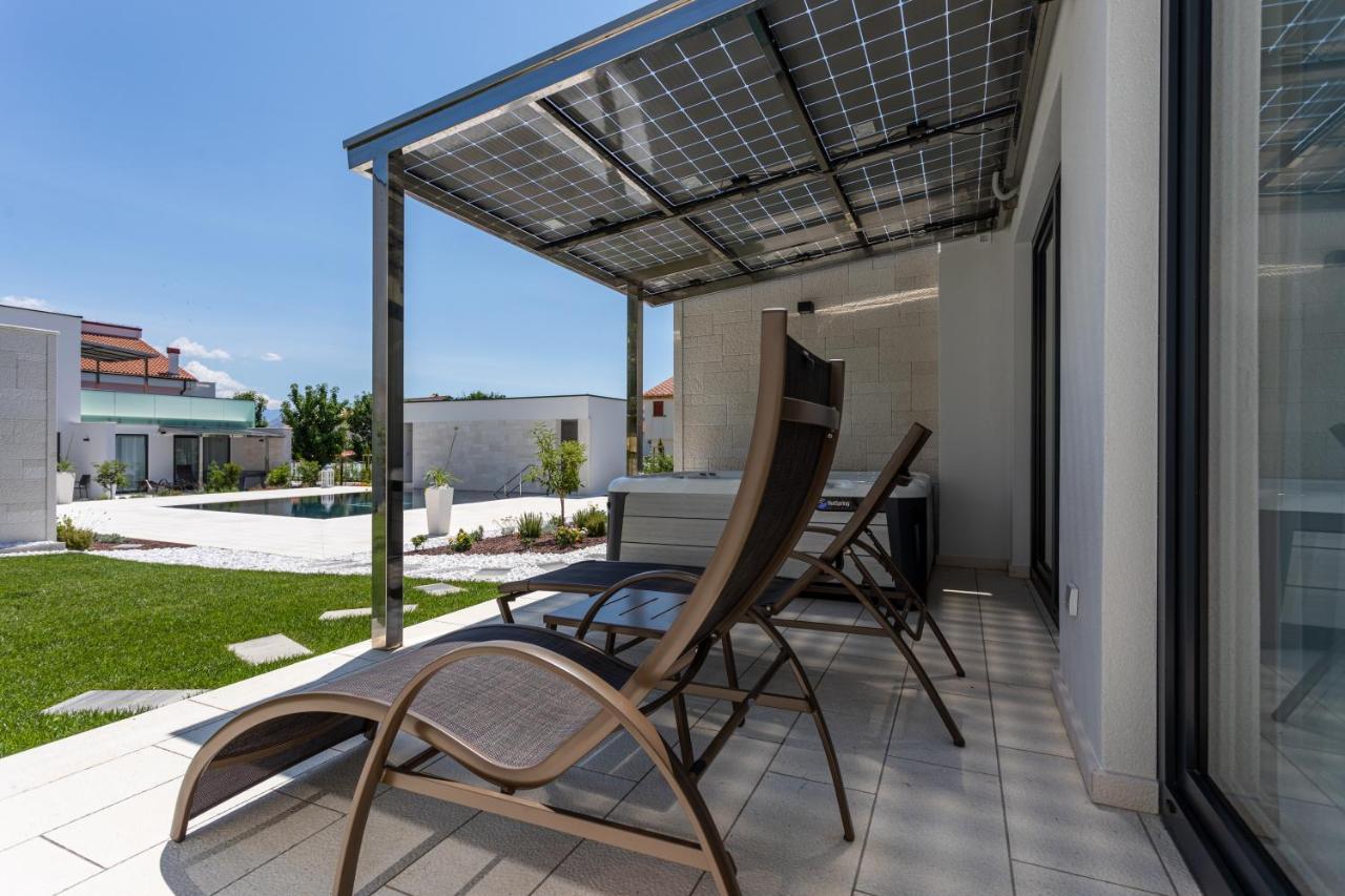 Hotel & Resort Isola Baska  Exterior photo