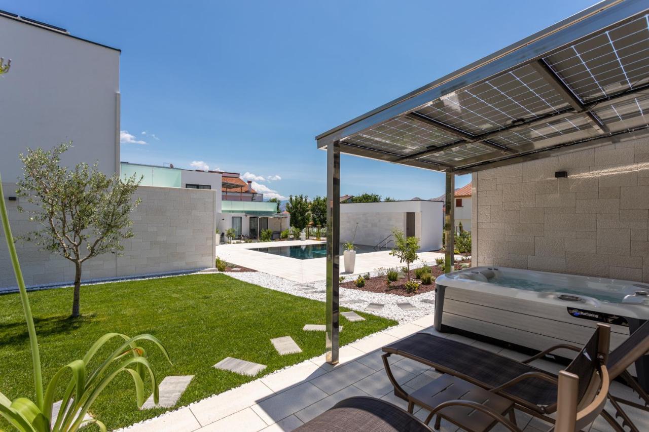 Hotel & Resort Isola Baska  Exterior photo