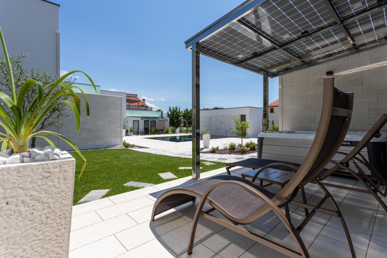Hotel & Resort Isola Baska  Exterior photo